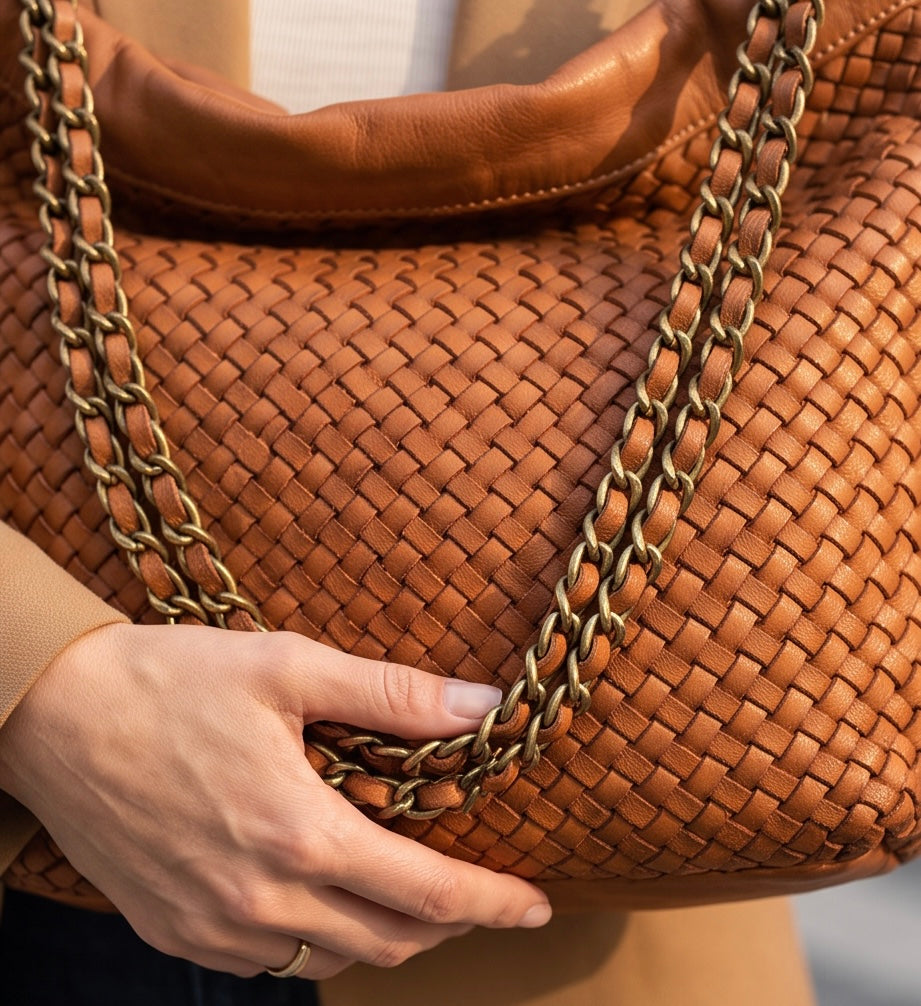 Q-AMOROSA Braided Calfskin Shoulder Bag – Italian Leather, Brass Hardware & Adjustable Strap
