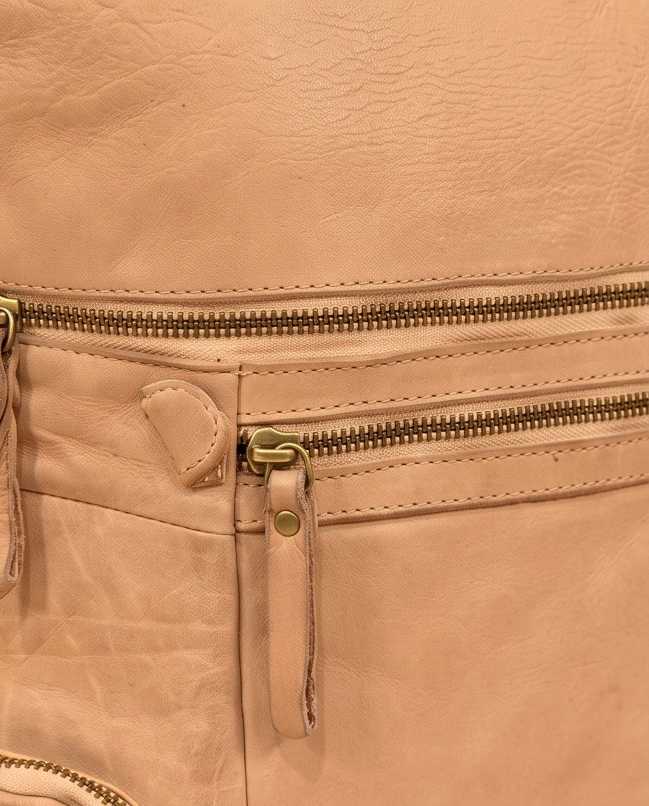 Q-VALENTE Vintage Calfskin Backpack – Italian Leather, Brass Hardware & Ergonomic Design