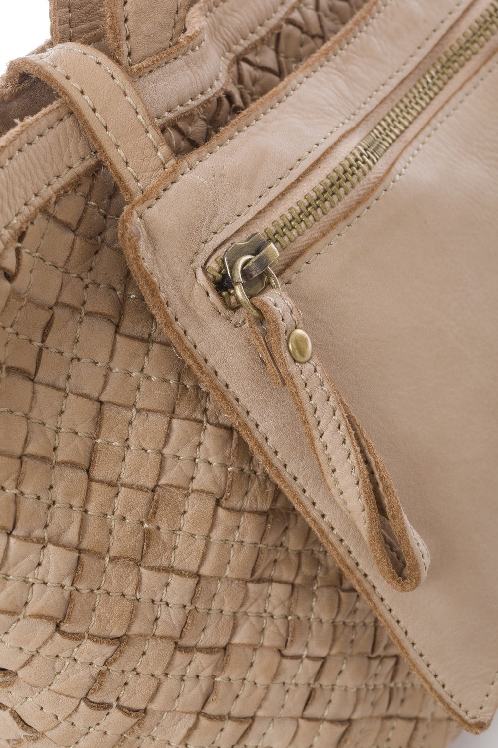 Q-Adelma Braided Calfskin Handbag — Handcrafted Elegance, Built to Endure