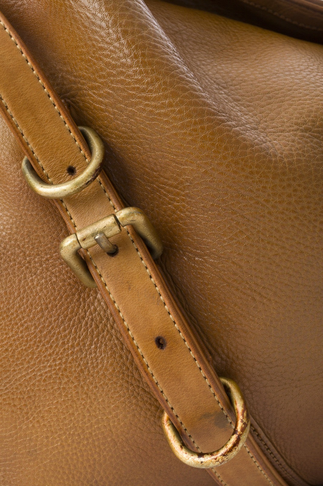 Q-BELLA Vintage Calfskin Shoulder Bag – Italian Leather, Belt Accent & Adjustable Strap