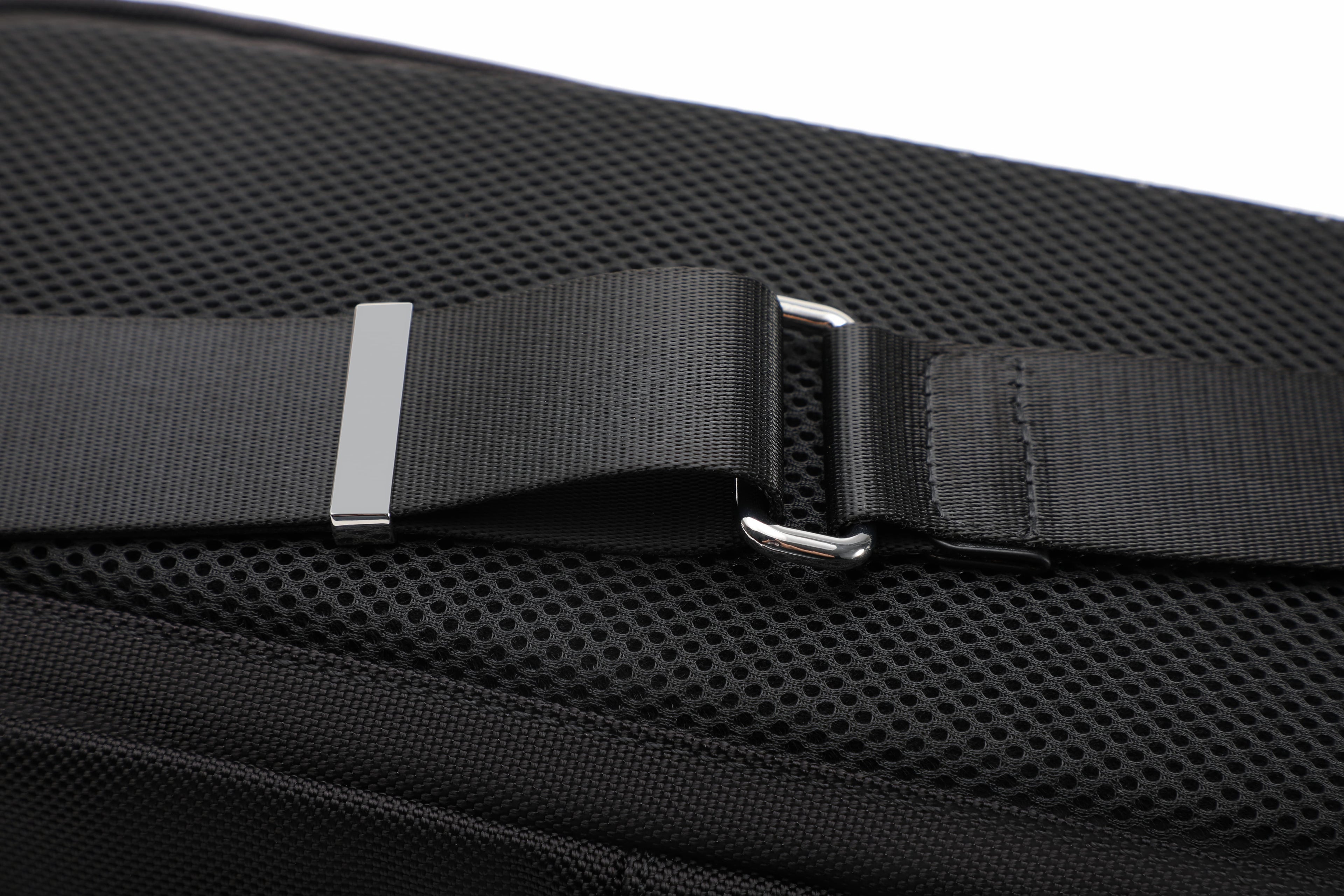 Q-CORTILE Crossbody Bag – Ballistic Nylon & Top-Grain Leather Shoulder Bag for Travel & Daily Use