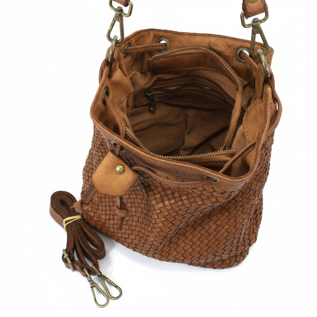 Q-MOON Vintage Braided Calfskin Bag – Italian Leather, Brass Hardware & Adjustable Strap