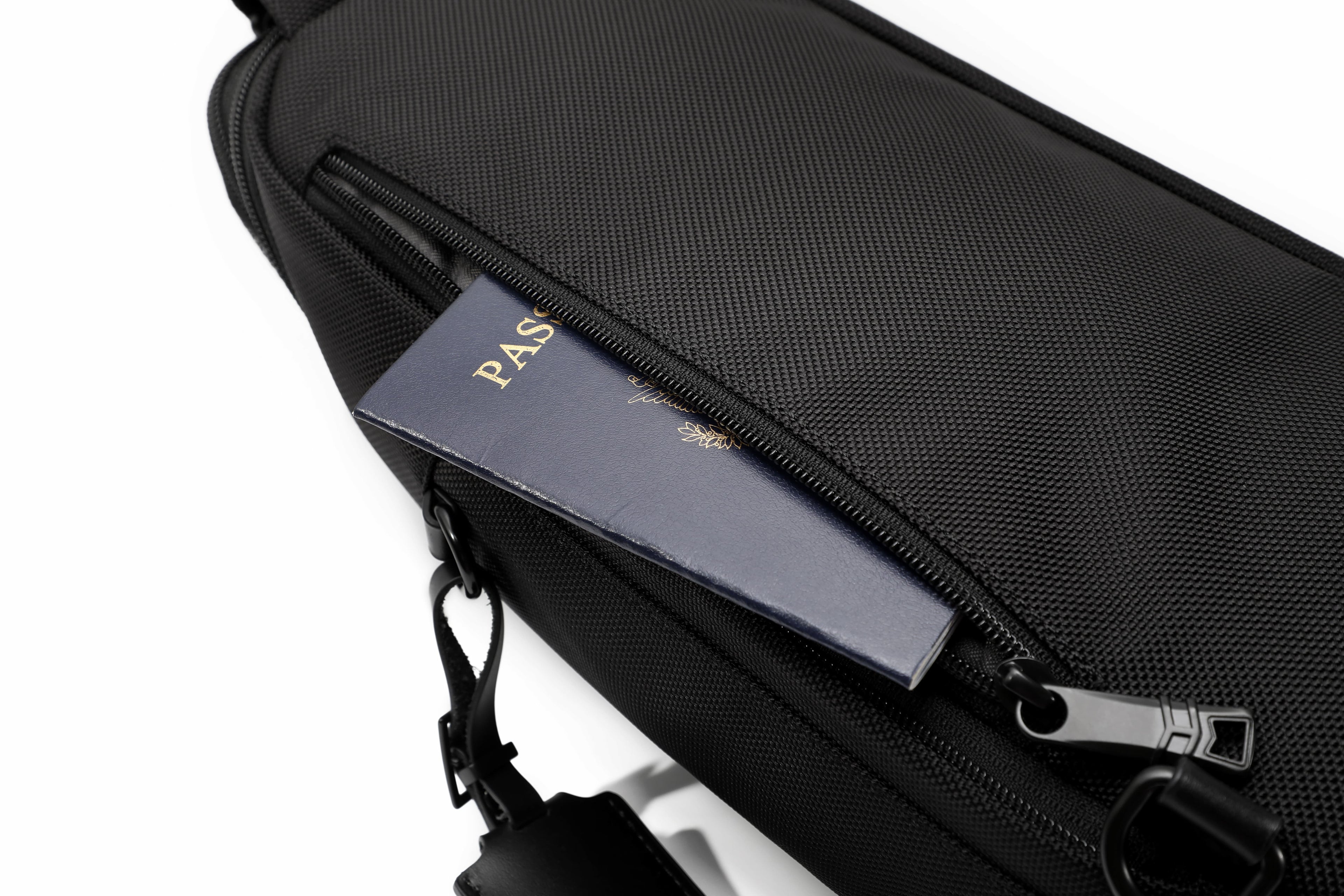 Q-VAGABONDO Crossbody Bag – Ballistic Nylon & Top-Grain Leather Sling Bag | Stylish, Durable & Functional