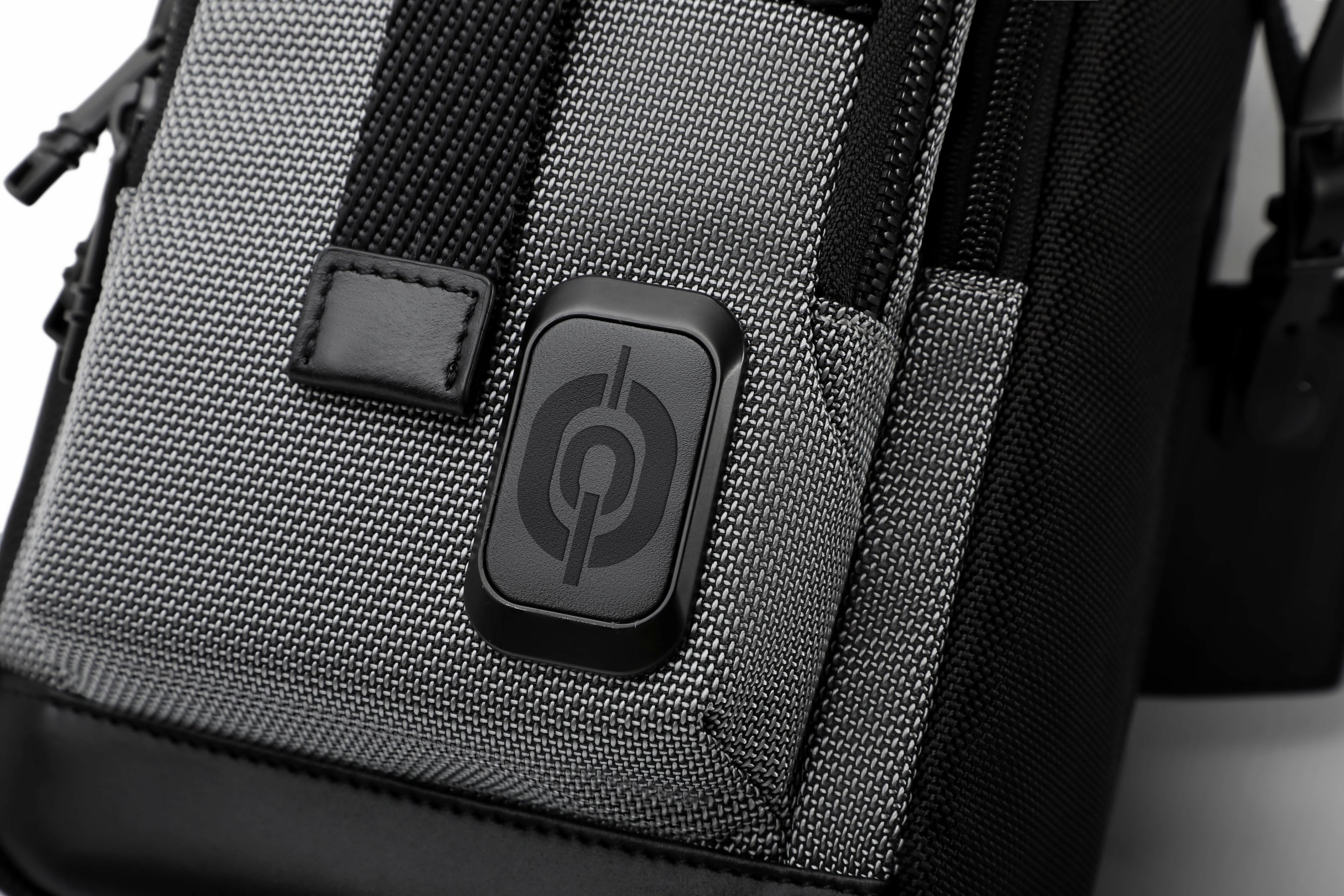 Q-VAGABONDO Crossbody Bag – Ballistic Nylon & Top-Grain Leather Sling Bag | Stylish, Durable & Functional