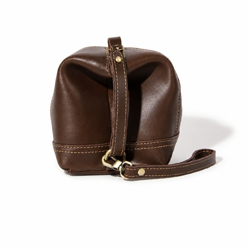 Q-VINTARO Large Capacity Vegetable-Tanned Leather Toiletry Bag – Vintage Eco-Friendly Travel Clutch
