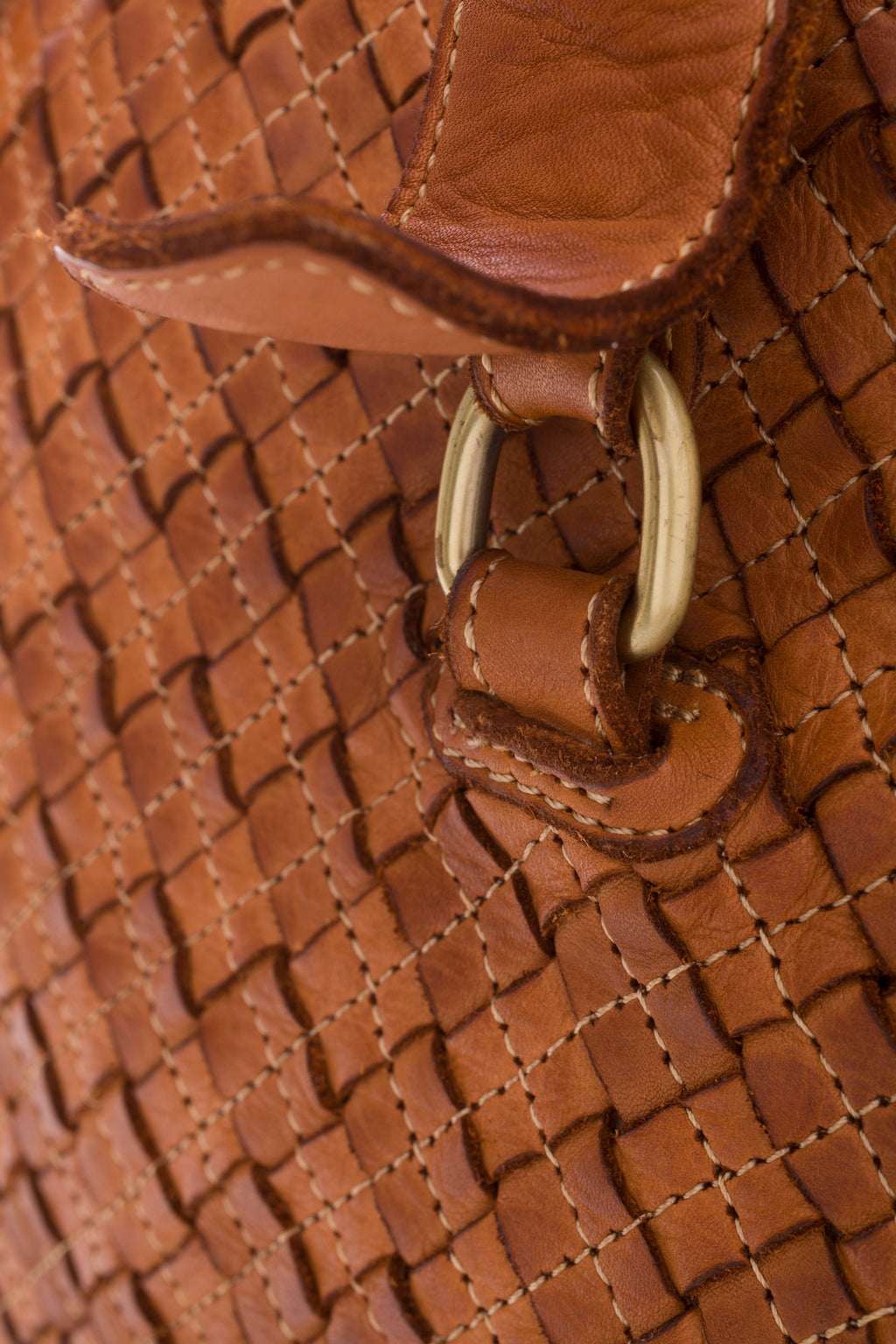 Q-VITA Braided Calfskin Handbag – Hand-Braided Italian Leather, Crossbody & Top Handle